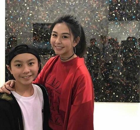 邱淑贞15岁女儿近照曝光 美是美但比起妈妈来还是差远了