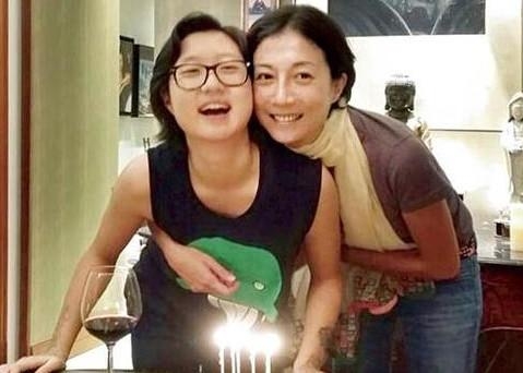 成龙宴会畅谈房祖名 被问小龙女报警抓吴绮莉冷淡甩7个字