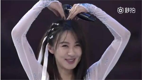 李菲儿花滑夺冠冰上菜鸟蜕变冰上精灵 离开黄晓明她活出自我