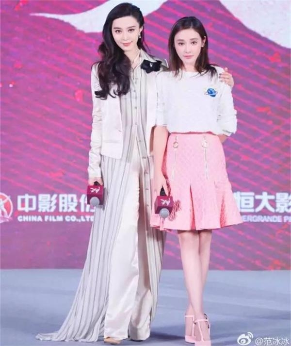 baby签翻版迪丽热巴学杨幂当老板  但网友从这点觉她不会成功