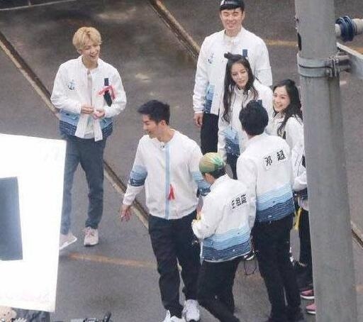 baby迪丽热巴录跑男开心热聊 所谓的受排挤不过是某些粉丝戏多