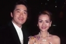 叶子楣现在怎么样了？ 蹲地为男友挑选袜子