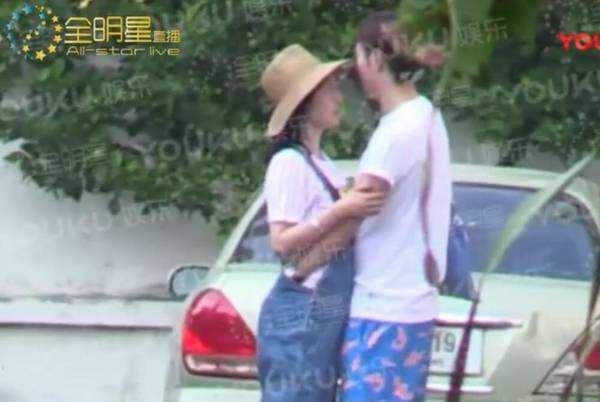  陈羽凡机智回应白百何出轨 发微博日期和腰上的包全都亮了  