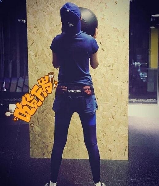 李宇春健身房虐肌肉 大呼“吃货万岁”