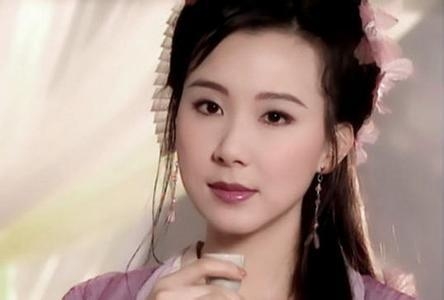 萧蔷49岁仍单身狂降择偶标准：男的活的会动的就可以