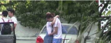 一枝百合出墙来！歌手张碧晨帮帮唱换掉白百何 揉臀杀辣眼睛