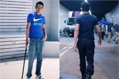 刘德华受伤3月后终于能站起来 拄拐晒太阳显憔悴
