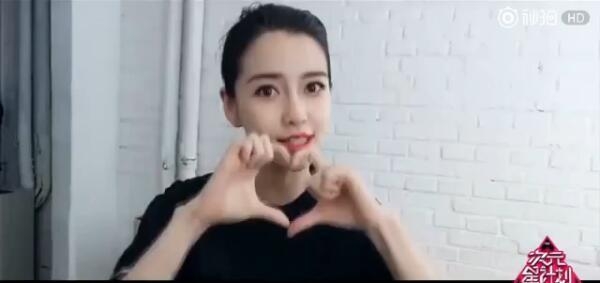 王思聪被问鹿晗演技呵呵一笑林更新火速救场 baby祝两人新婚快乐