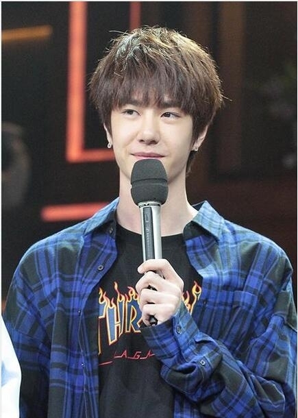 王一博宋祖儿同游杏花沟 甜蜜互动发糖不断