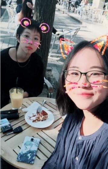窦靖童与妹妹同框 一向帅气的她变得可爱了
