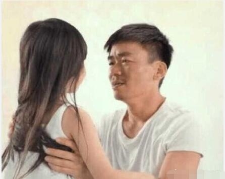 王宝强和马蓉离婚后第一次见女儿失声痛哭？黄毅清：用力过猛