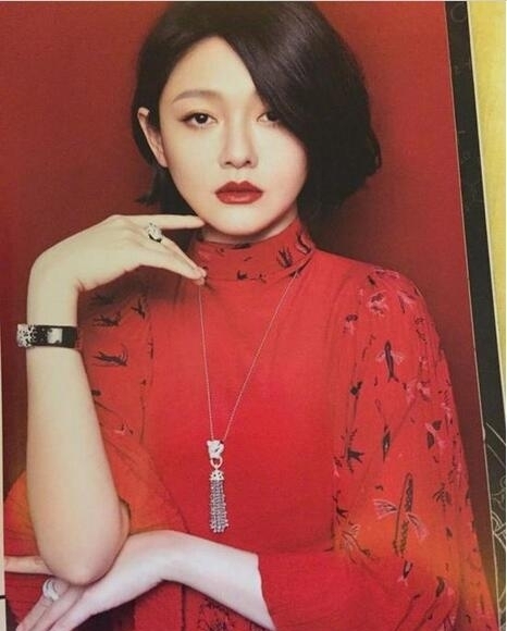 大S晒写真红唇性感 还说了一段有哲理的话