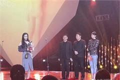 白百何给范冰冰颁奖影后大奖如此戏剧化 李晨表