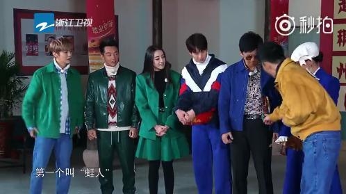 跑男5首期邓超扮新娘辣眼睛热巴迎鸡毛起舞 关晓彤撕刘嘉玲