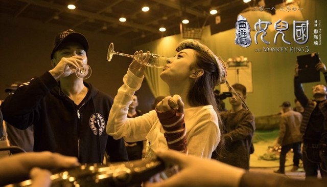 赵丽颖冯绍峰拼酒