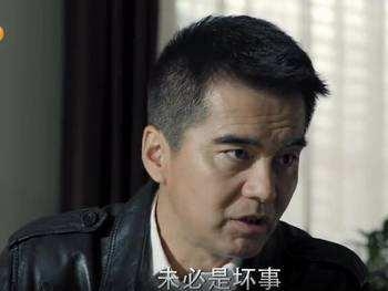 把HDboys扔到荒岛上求生 高育良最先挂孙连城超开心  《人民的名义》这部电视剧已经是彻底深入人心，用网友的话说就是，一个小小的光明区长孙连成都有粉丝，几大个性鲜明的主演就更加不用说了。看剧的观众代入感太强，替剧中的演员们组了个话题，如果把沙瑞金、李达康、高育良、祁同伟、赵东来、赵瑞龙、孙连城等HDboys扔到荒岛上求生，谁会最先挂?对此，网友分别有不同的看法。  其中得票数最高且没有分歧的答案是，最先挂的人肯定非高育良莫属。高育良虽然是这些HDboys里边最会说话还会装糊涂的人，但他输在年龄和身体上。当了多年领导的他即将到退休的年纪，在荒岛上求生的话，他绝对体力不支，不能保证自己的人身安全。  而最有可能生存下来的人反而是一向喜欢搞小团体的祁同伟。对于祁厅长这个人，网友有两种理由来支持他。一是祁同伟这个人急功近利，为了权利和官位，可以在一个自己讨厌至极却又有着深厚背景的梁璐面前下跪求婚，所以一旦被扔到荒岛上，这样一个党性不强又没什么原则的人，他为了活命肯定什么事情都能干出来!另外，祁同伟会挖地种菜，最擅长讨好别人，说不定他能在荒岛上找到金矿。  沙瑞金是汉东省的一把手，他在这个队伍里的权利也是最牛逼的，领导的架子不能少，所以他很有可能还是HDboys里的领头者，带领大家一起求生。另外，私下里的张丰毅酷爱健身，与高育良扮演者张志坚年龄差不多，但两个人的身体素质因健身而被区分开来，张丰毅的体能明显秒杀张志坚，所以就算中间有人叛变，他也能一个人生活下去。  赵东来和沙瑞金不相上下，除了官位和权利不在一条线上，在荒岛上，他应该是沙瑞金最得力的助手。看过电视剧的网友应该没有错过赵东来打拳击的那一幕吧，他身上的肌肉一看就超级结实，没有一二十年的健身经验，绝对不会有这么棒的身材。两人联手的话，不出意外是荒岛上活得最久的人。  达康书记的年龄也不占优势了，网友打趣道，把全部精力献给工作的他一到荒岛上可能会闹出笑话，首先是霸占山头，然后就是考察情况，先修路后建旅游景点，最后成为荒岛一霸。  赵瑞龙是个公子哥，基本上一辈子都没怎么做过苦力，全身上下散发着一种养尊处优的纨绔子弟气息，所以最不能适应环境的人或许就是赵瑞龙。但这个人头脑灵活点子多，和祁同伟是一路人，在荒岛上搭个伙求生存也是有可能的。  最诗意的就是孙连城了，心怀宇宙的他被扔到黄岛后或许很开心，毕竟他能在一个尚未开发过的地方遥望浩瀚无垠的宇宙了!