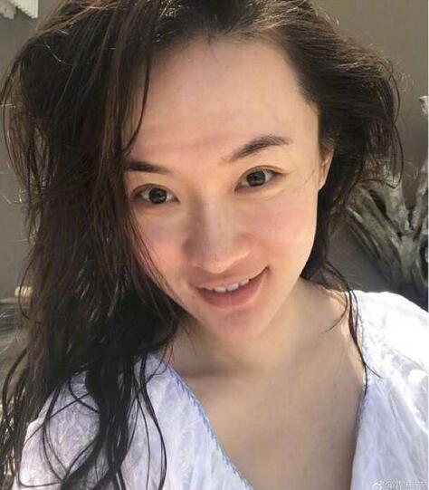 女明星最真实无滤镜素颜自拍 最后一张让网友受到了惊吓