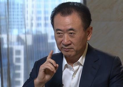 王健林忙到每年只进一次影院 每次都陪这个人