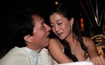 拿终身成就奖做走在时尚最前端的男人 成龙就是这么自信