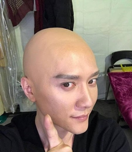 冯绍峰光头造型