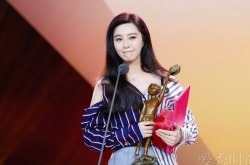 范冰冰再获影后 李晨微博道贺求请客：我要次火