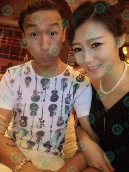 陈羽凡左拥右抱美女照流出被摸不可描述地方 跟白百何相呼应