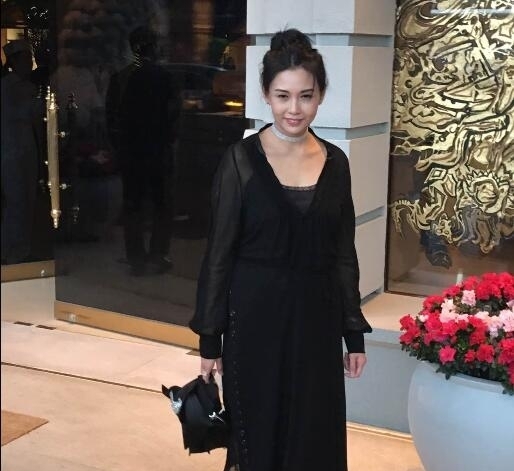 邱淑贞黑衣赴郭富城喜宴 不清楚方媛是否怀孕