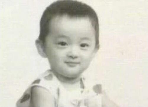 杨幂小时候也太可爱了吧！这些明星从小到大都长得hin好看