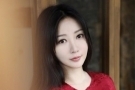 柳岩一袭红衣美爆！知性优雅乌黑长发楚楚动人
