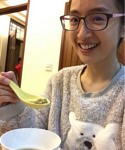 女明星最真实无滤镜素颜自拍 最后一张让网友受到了惊吓