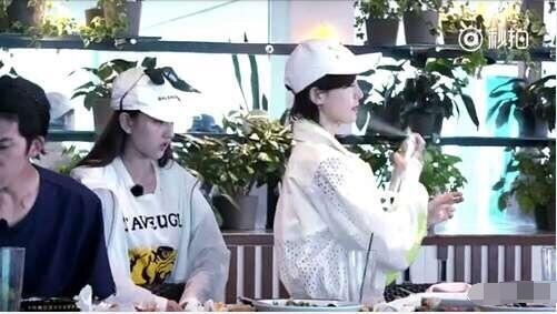 娜扎招黑就没怕过谁！在花少3中一言不合喷防晒喷雾又被骂