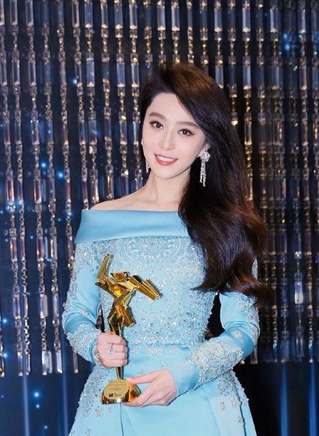 范冰冰再获影后得亚洲电影大奖最佳女主角
