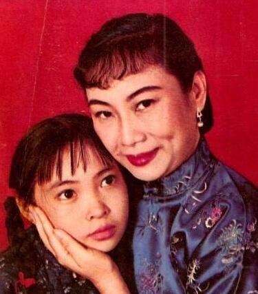 她是第一个甩掉谢贤的女人 获终生成就奖还给那英下跪
