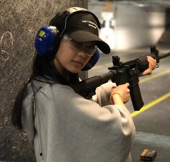 还在嘲讽baby抠图演技差片酬高？她现已成亚洲杰出人物了