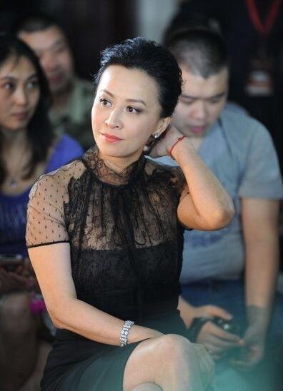 刘嘉玲谈成龙因小龙女被勒索威胁大哭 一句话打脸向太
