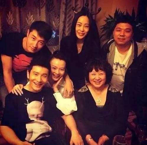 白百何疑似出轨对象起底：打爆网红女友胸 与baby佟丽娅亲密