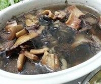 墨鱼黑豆煲汤的功效
