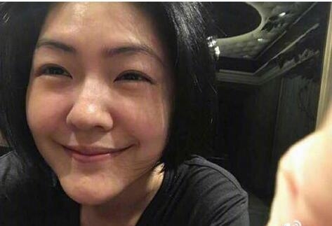 女明星最真实无滤镜素颜自拍 最后一张让网友受到了惊吓