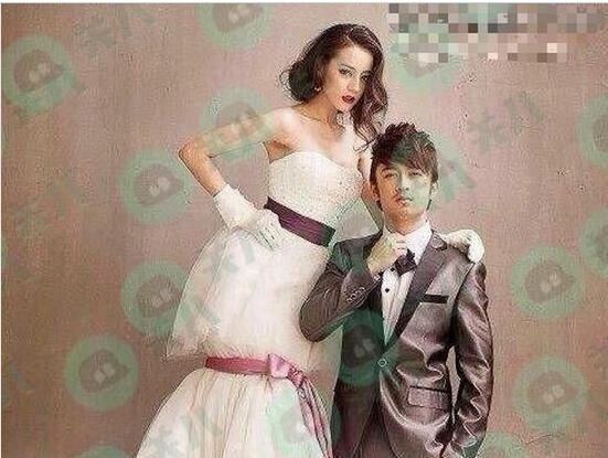 迪丽热巴婚纱照曝光 大学时在婚纱店当模特