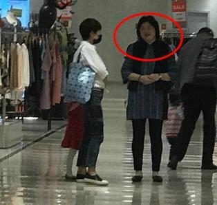 马伊琍带女儿与婆婆逛街 一细节暗示了她原谅文章的原因
