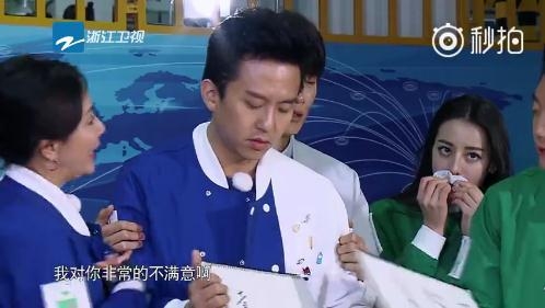 跑男5首期邓超扮新娘辣眼睛热巴迎鸡毛起舞 关晓彤撕刘嘉玲