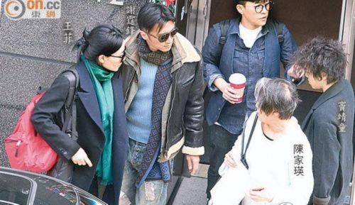 窦靖童入围金像奖谢霆锋做菜她吃 王菲竟只高冷地发了个表情