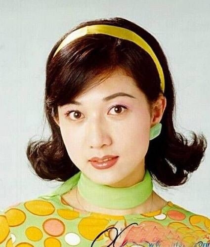 被成龙抛弃后吴绮莉让人看尽笑话 小龙女倒霉摊上这样的妈