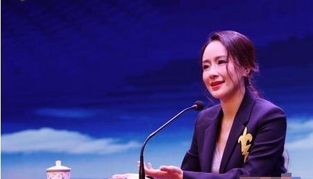 孙宁受邀回母校开讲: 一路前行不忘初心