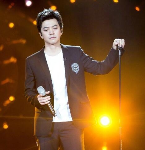 李健爱上健身后再曝金句 而网友只想看他当众脱衣服