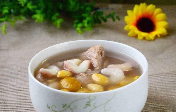 脸色苍白吃什么调理