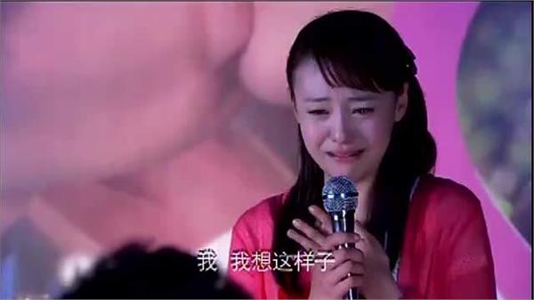 郑爽也是可怜 被前任张翰点赞diss后又被胡彦斌暗讽是粪坑