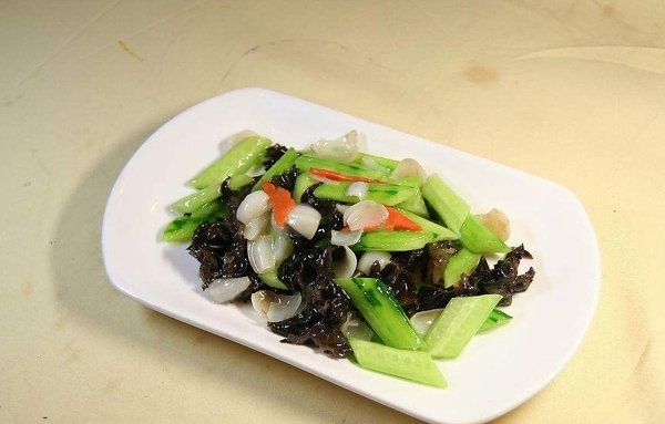 黑木耳和什么一起吃好