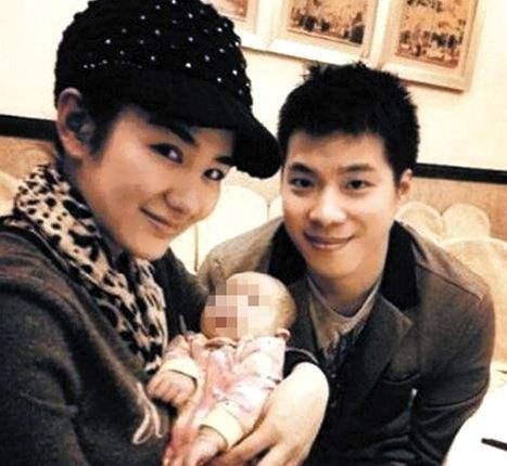 黄毅清恼羞成怒再撕黄奕：后悔当初没把婚内出轨的你狠狠抽一顿