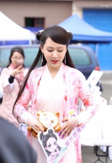 杨紫版白娘子好吓人 一个动作被指根本不能超越赵雅芝